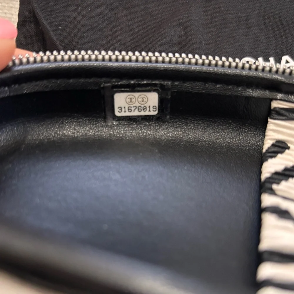 Authentic CHANEL new printed leather case with chain